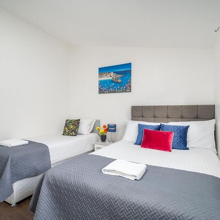 Апартаменты Skyvillion-Stevenage Amazing 3Bed House, Garden, Free Off Street Parking For 2 Cars, Wifi Экстерьер фото