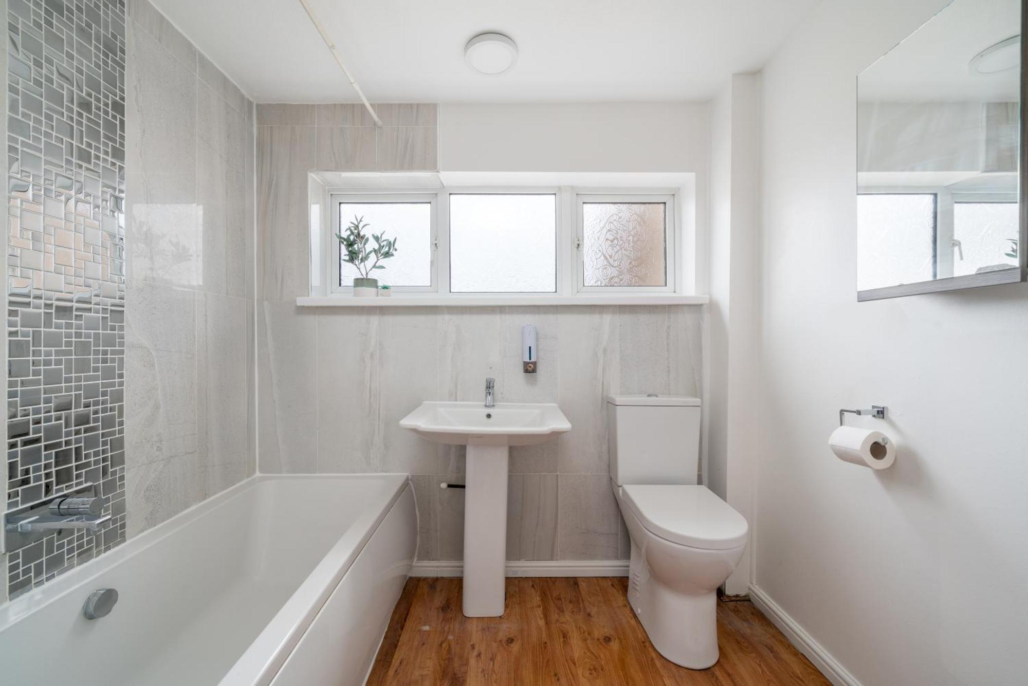 Апартаменты Skyvillion-Stevenage Amazing 3Bed House, Garden, Free Off Street Parking For 2 Cars, Wifi Экстерьер фото